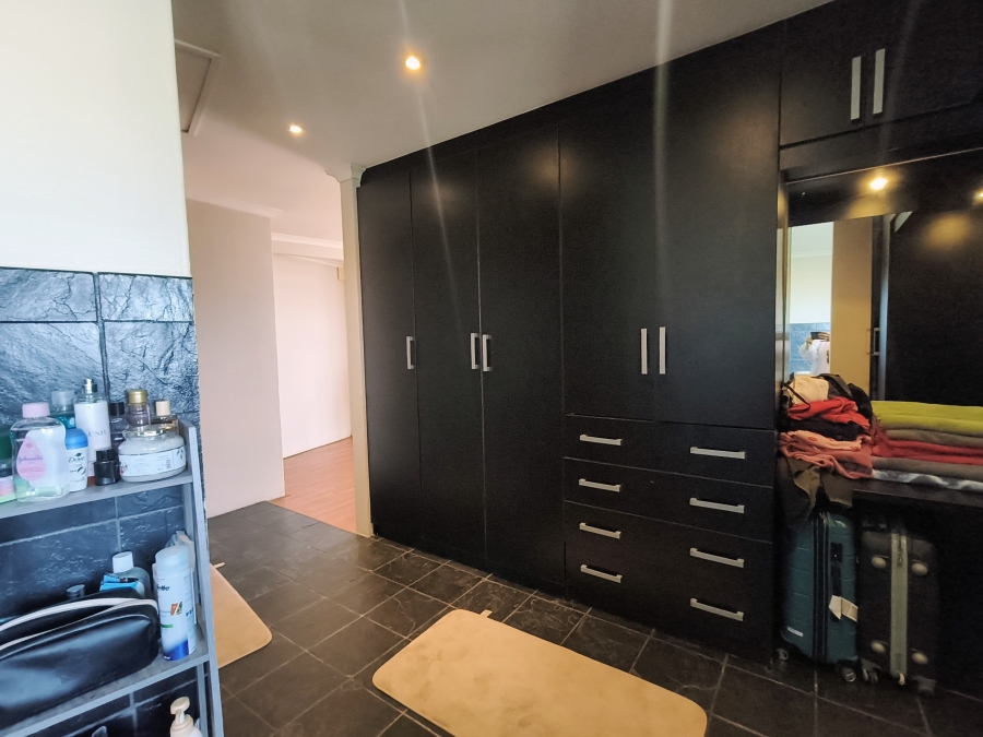 6 Bedroom Property for Sale in Paradise Beach Eastern Cape
